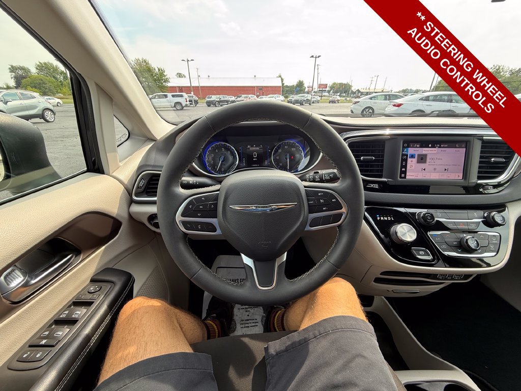 Used 2022 Chrysler Voyager LX FWD image 15