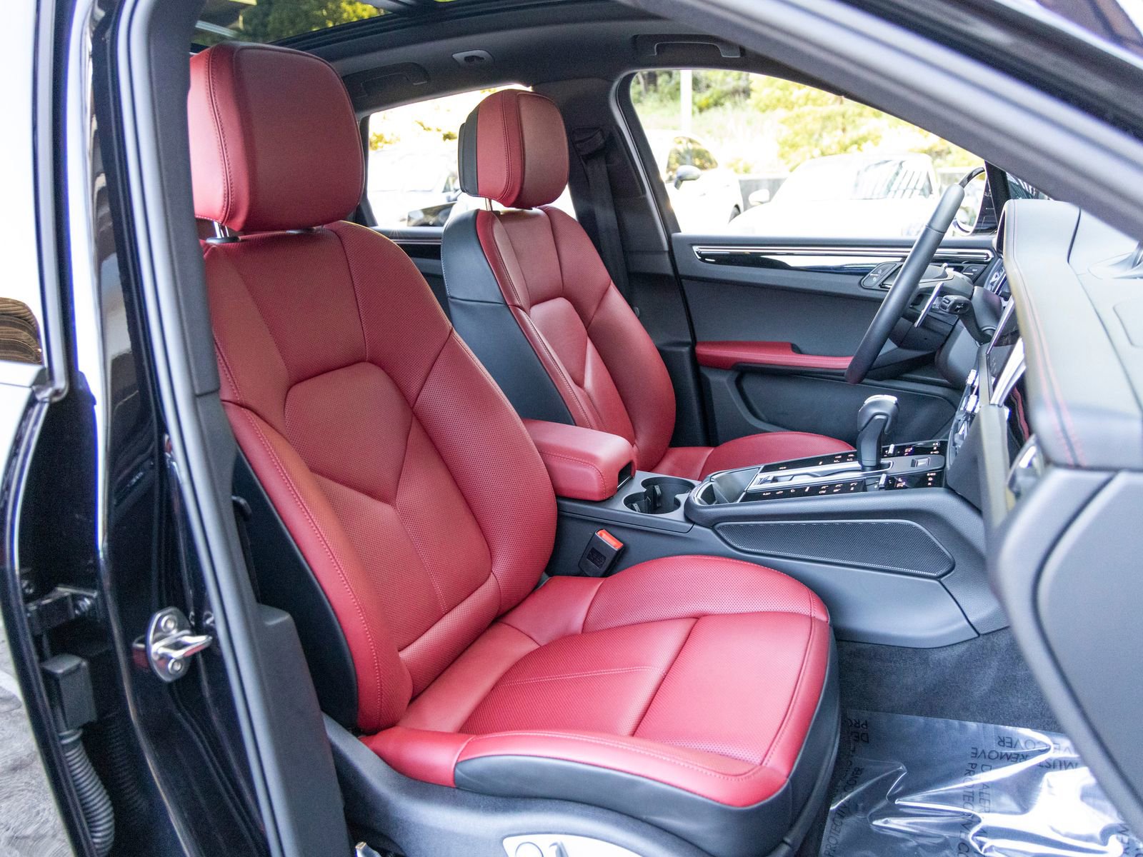 Certified 2025 Porsche Macan image 61