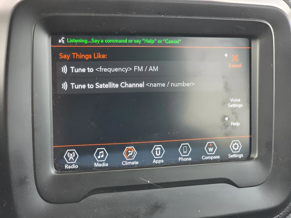 Used 2018 Jeep Renegade Latitude image 32