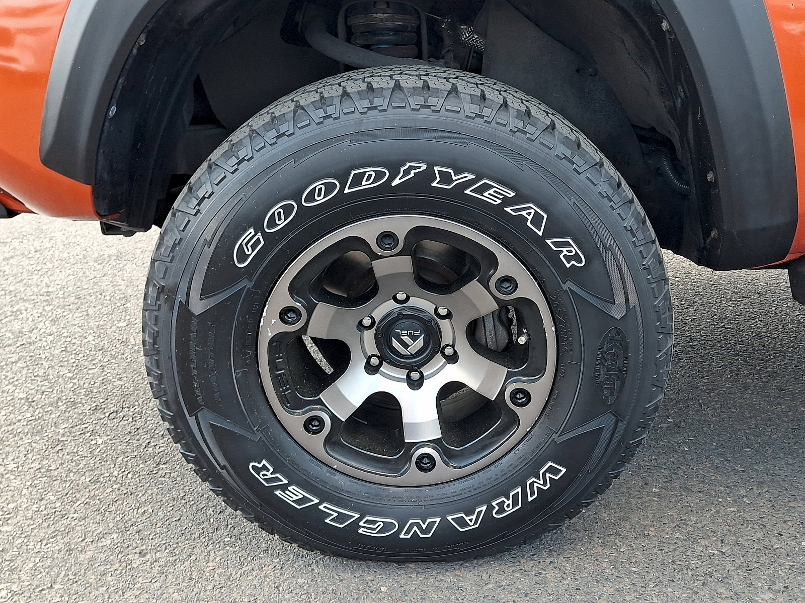 Used 2017 Toyota Tacoma TRD Off-Road w/ Premium & Technology Package image 10