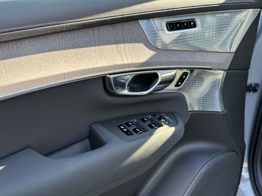 New 2026 Volvo XC90 B6 Ultra w/ Lounge Package image 17
