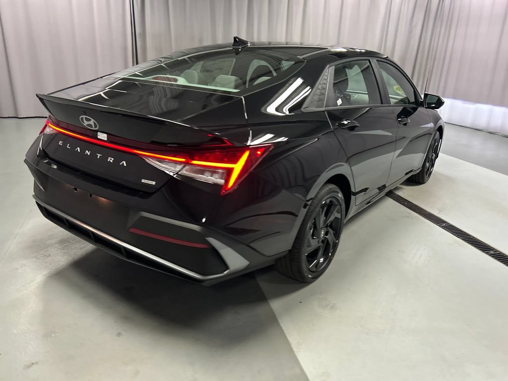 New 2026 Hyundai Elantra SEL FWD image 7