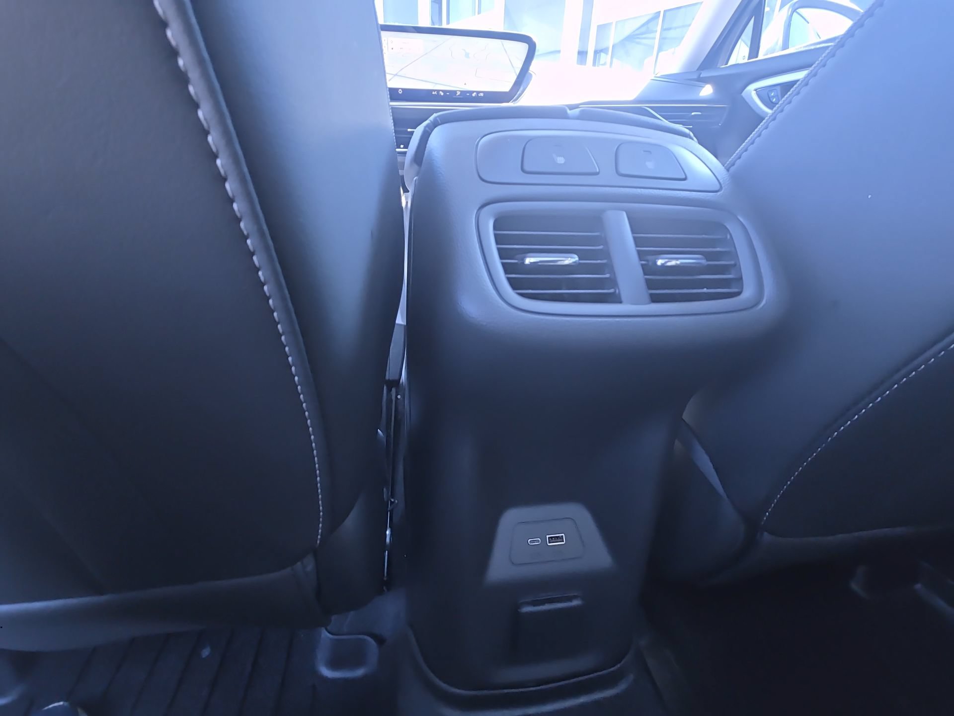 Used 2024 Buick Envision Avenir AWD/4WD image 22