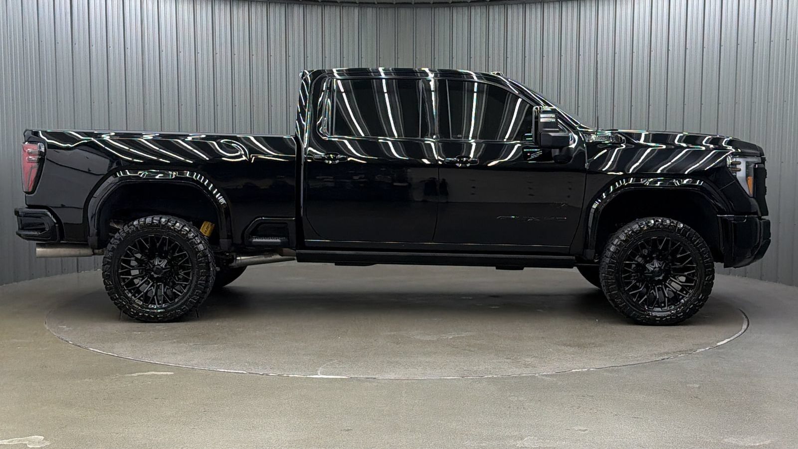 Used 2026 GMC Sierra 2500 AT4X w/ LPO, Black Badging Package AWD/4WD image 6