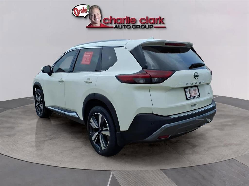 Used 2023 Nissan Rogue SL image 3