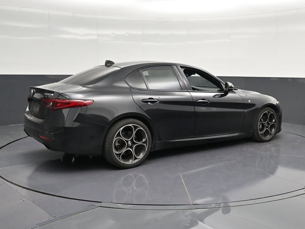 Used 2023 Alfa Romeo Giulia Ti RWD image 3