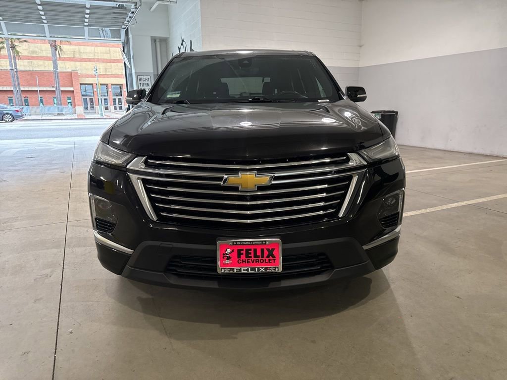 Used 2023 Chevrolet Traverse Premier image 2