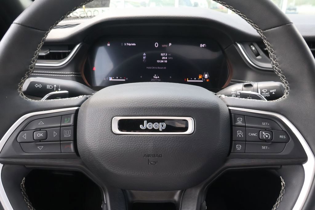 Used 2023 Jeep Grand Cherokee Altitude image 22