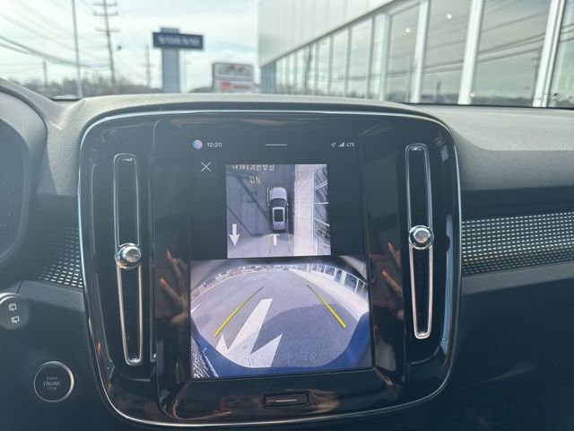 Certified 2025 Volvo XC40 B5 Plus image 17