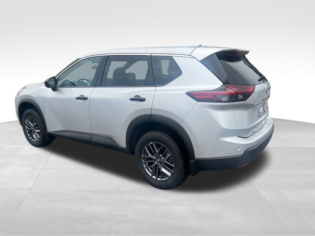 Used 2025 Nissan Rogue S AWD/4WD image 3