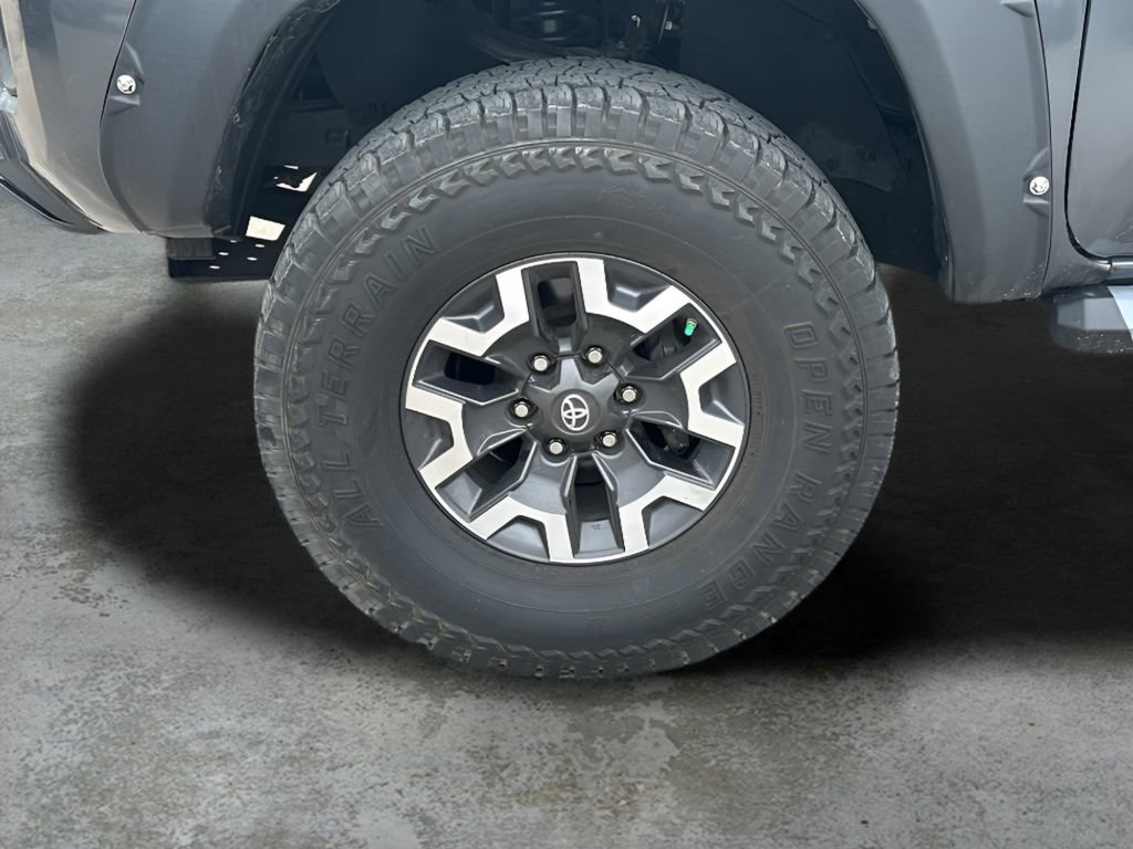 Used 2019 Toyota Tacoma TRD Off-Road w/ Technology Package image 3