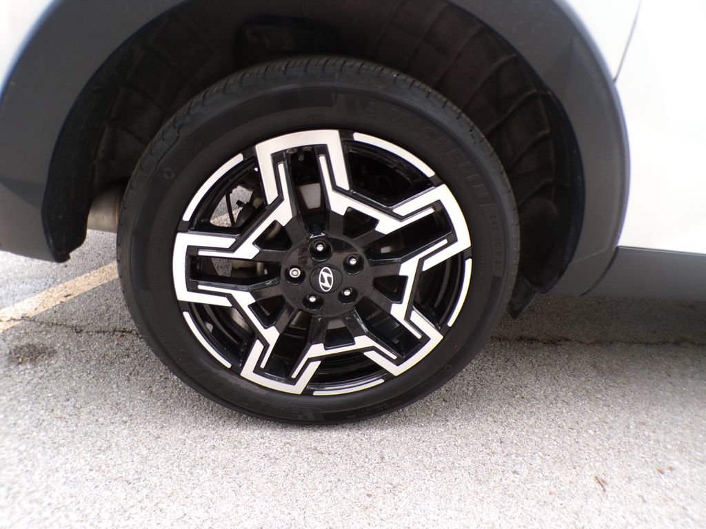 Certified 2025 Hyundai Santa Cruz Limited AWD/4WD image 20