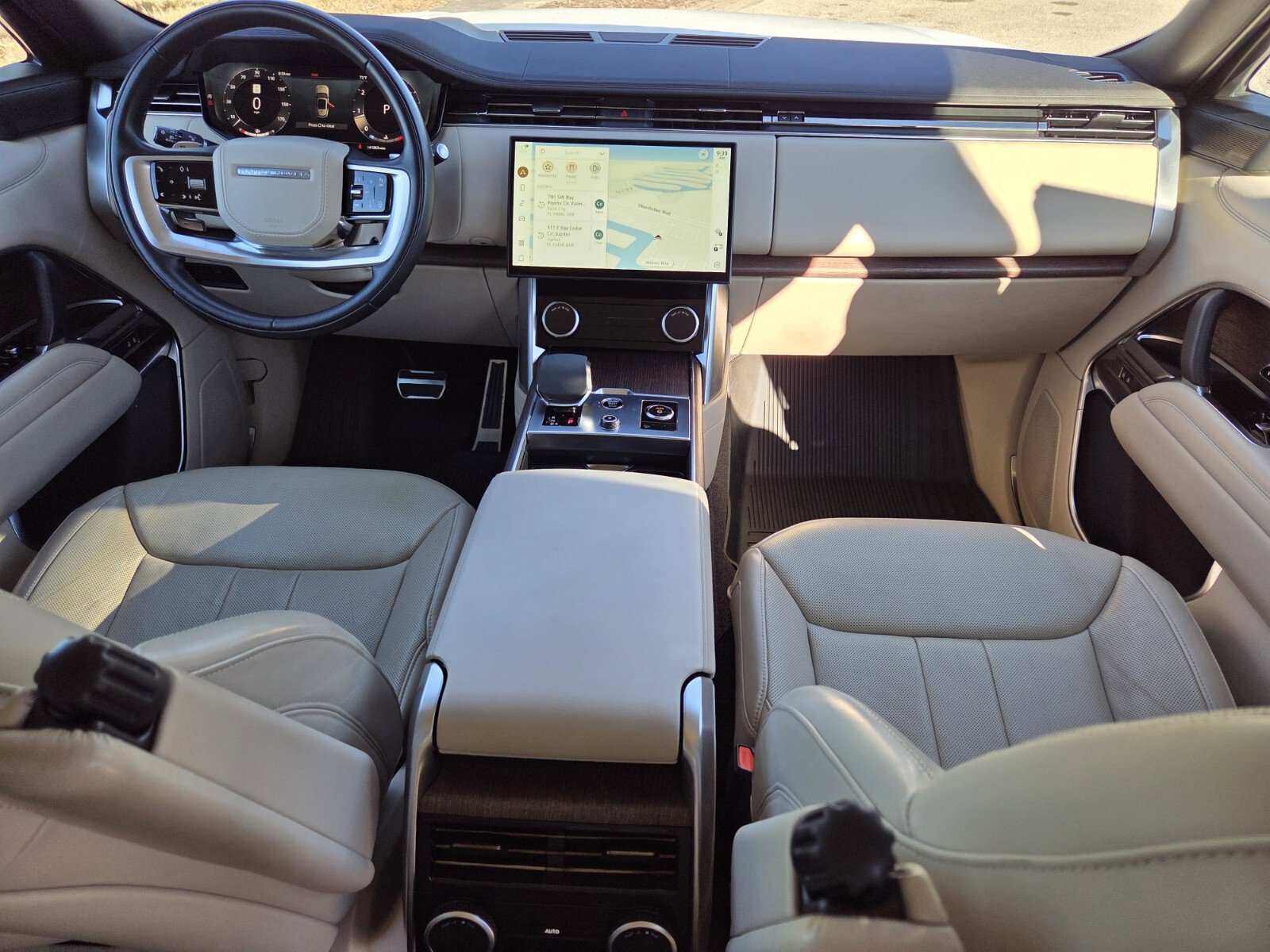 Used 2023 Land Rover Range Rover SE image 4