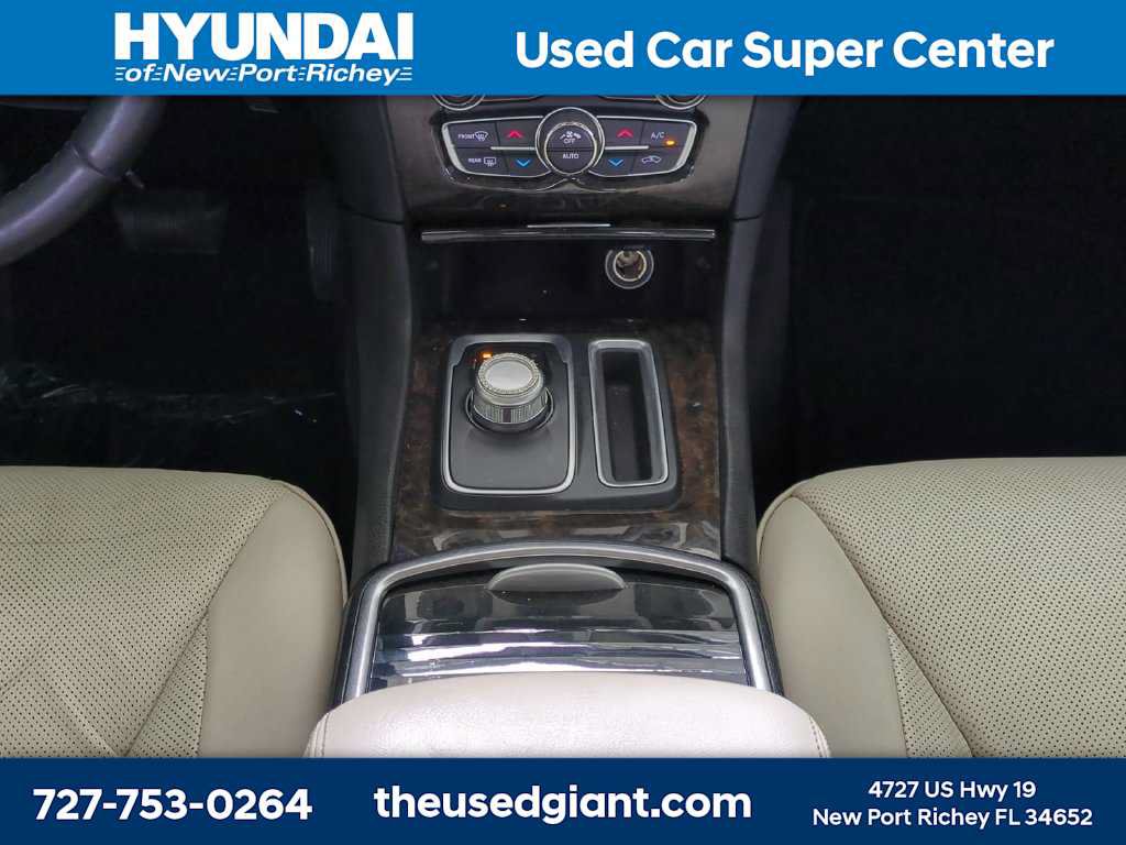 Used 2016 Chrysler 300 C RWD image 19
