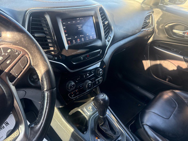 Used 2019 Jeep Cherokee Latitude Plus image 13