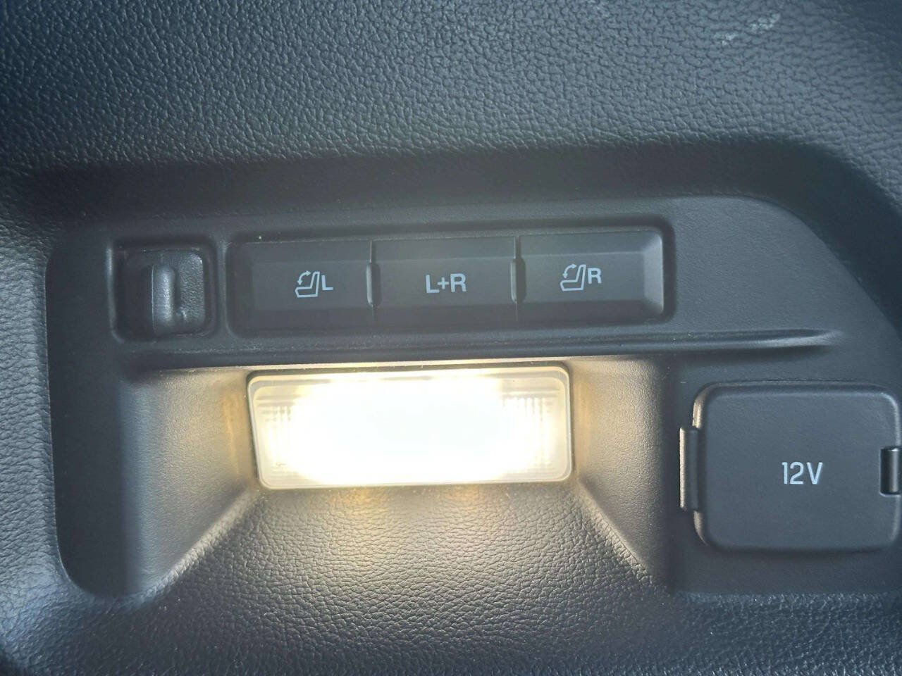 Used 2020 Ford Explorer Limited AWD/4WD image 36