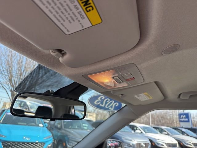 Used 2023 Hyundai Venue Limited image 38