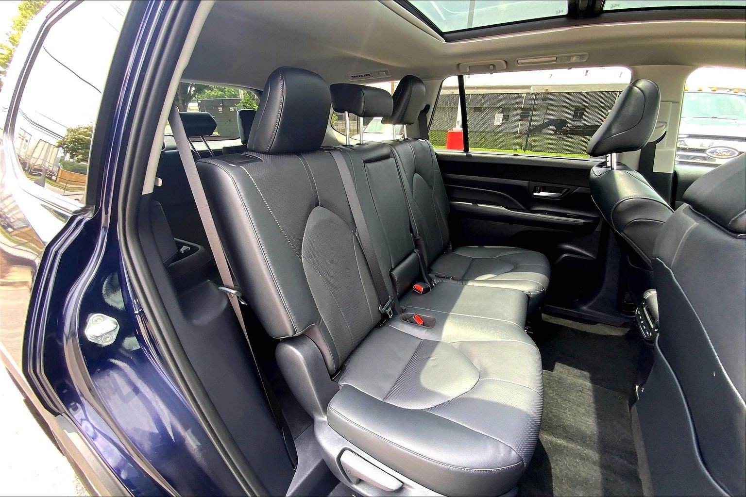 Used 2025 Toyota Grand Highlander AWD image 32