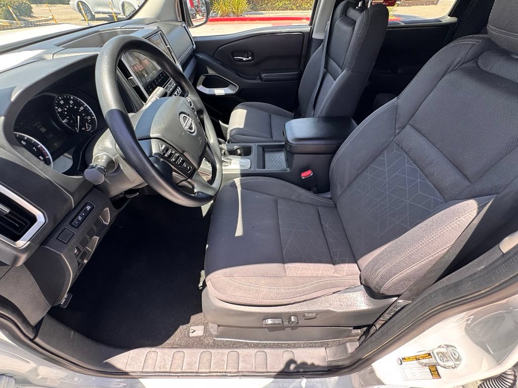 Certified 2025 Nissan Frontier SV RWD image 11