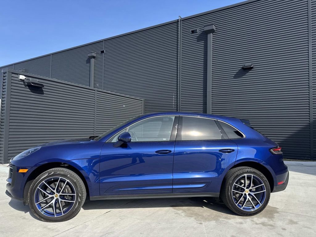 Certified 2025 Porsche Macan image 2