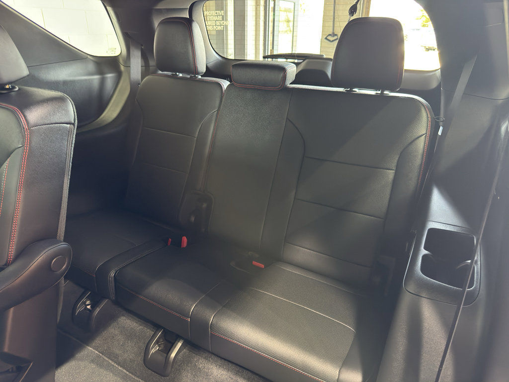 Used 2025 Chevrolet Traverse RS image 15