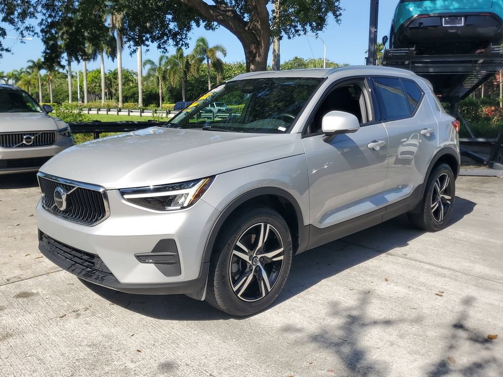 Certified 2023 Volvo XC40 B4 Core w/ Convenience Package FWD image 3
