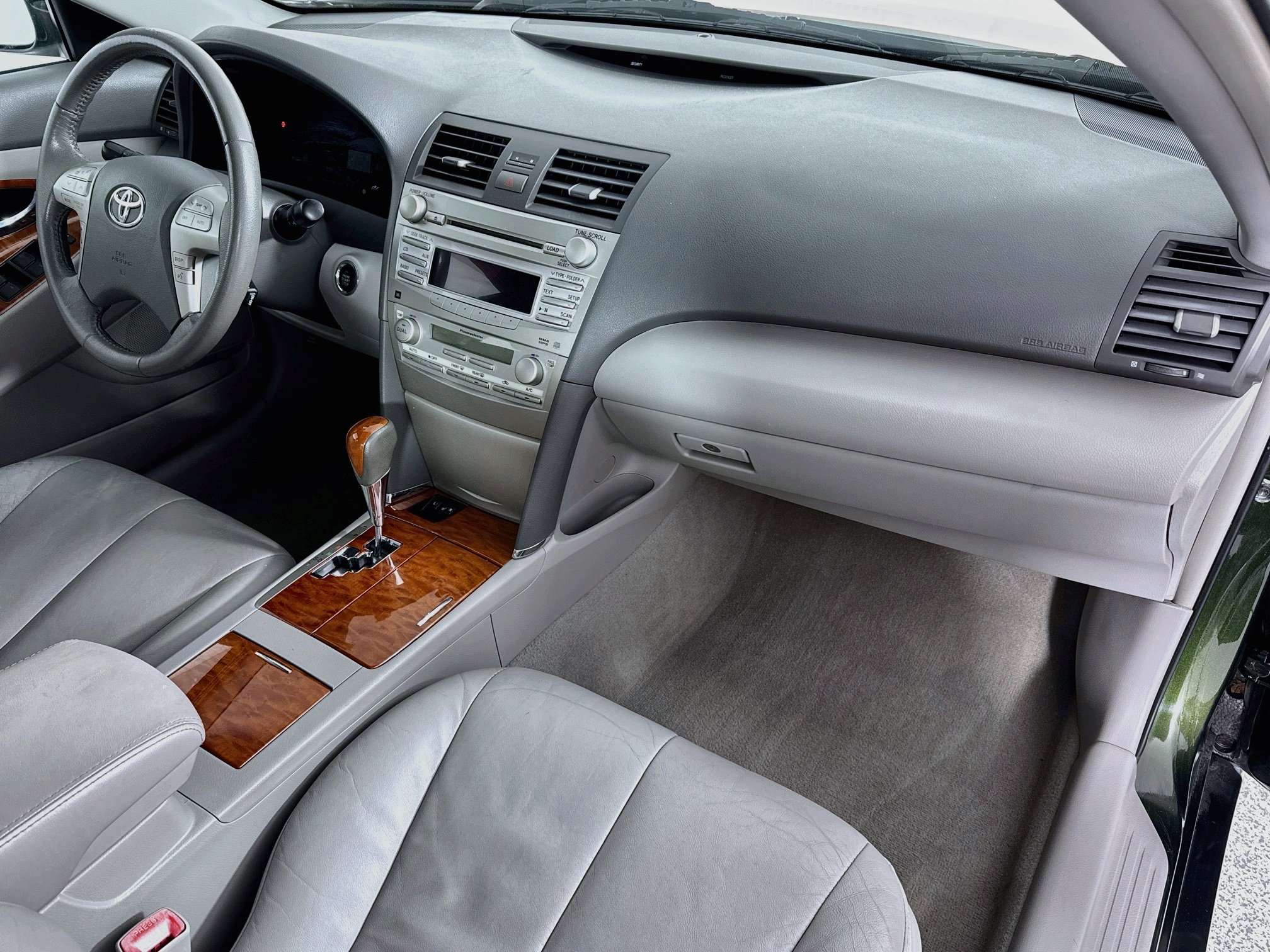 Used 2011 Toyota Camry XLE w/ XLE Extra-Value Pkg #2 FWD image 27
