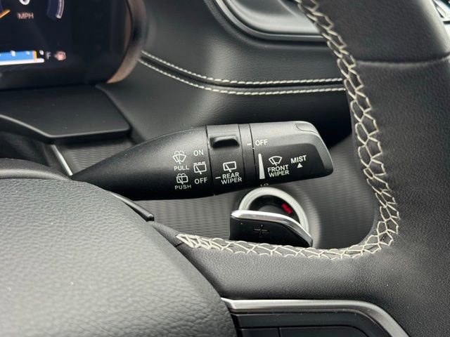 Used 2023 Jeep Grand Cherokee Laredo AWD/4WD image 29