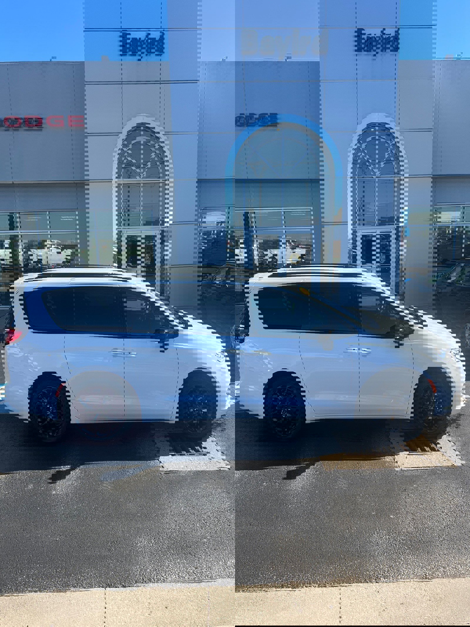 New 2026 Chrysler Pacifica Select image 1