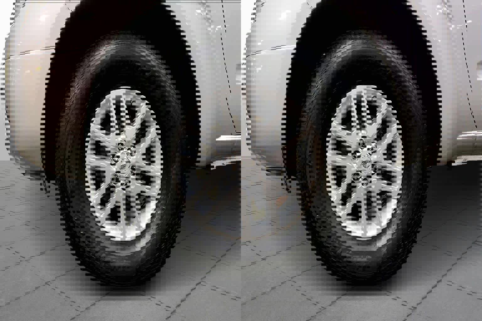 Used 2014 Nissan Frontier SV image 11