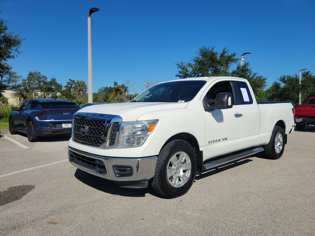 Used 2018 Nissan Titan SV w/ SV Convenience Package RWD image 31