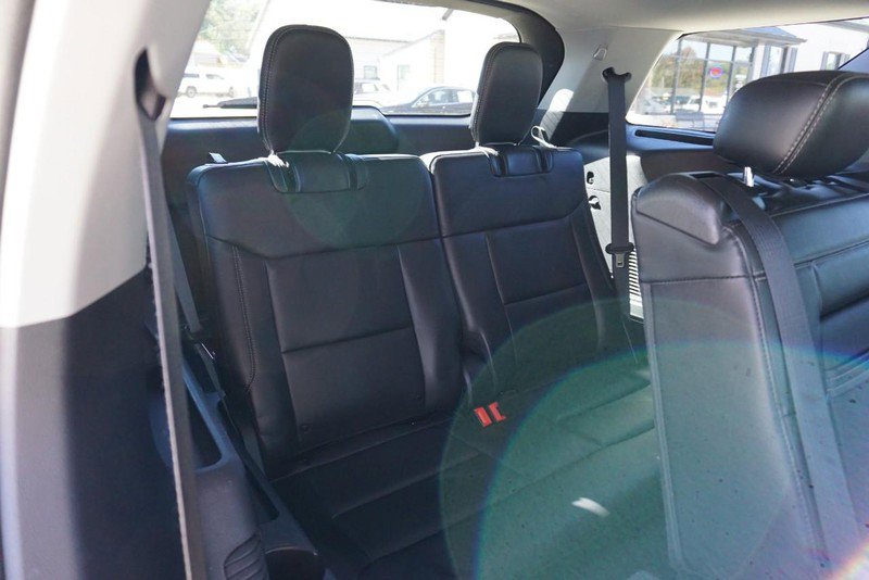 Used 2023 Ford Explorer XLT image 28