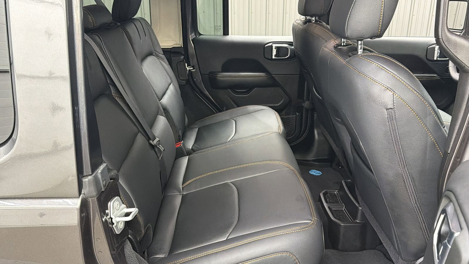 Used 2025 Jeep Wrangler Unlimited Sahara w/ Safety Group AWD/4WD image 36