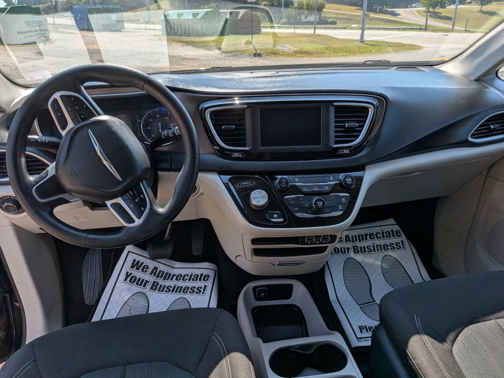 Used 2021 Chrysler Voyager LX FWD image 16