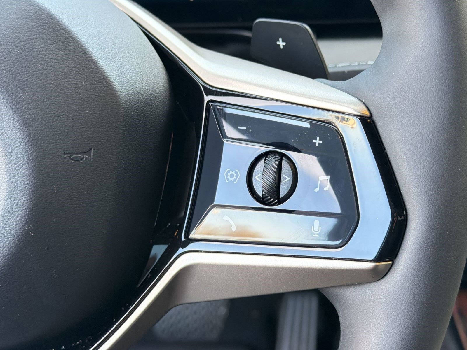 Used 2025 BMW X3 xDrive30i w/ Premium Package image 17