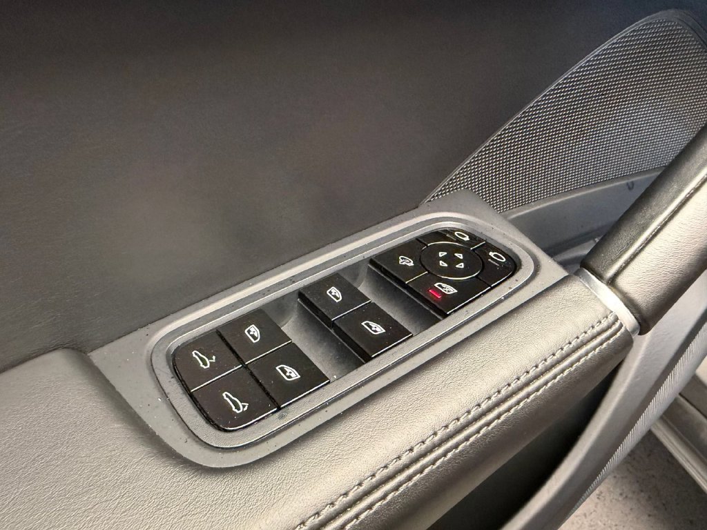 Used 2021 Porsche Cayenne GTS AWD/4WD image 22