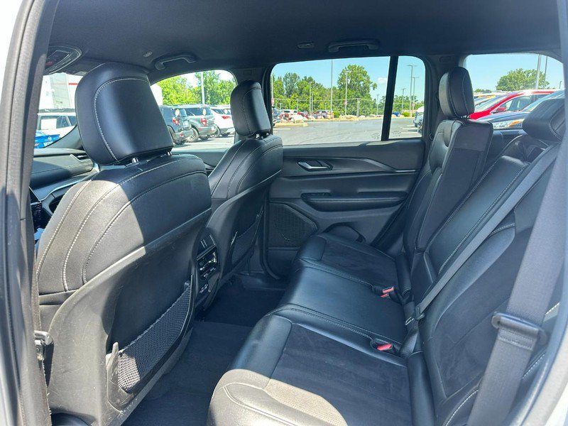 Used 2024 Jeep Grand Cherokee Altitude AWD/4WD image 10