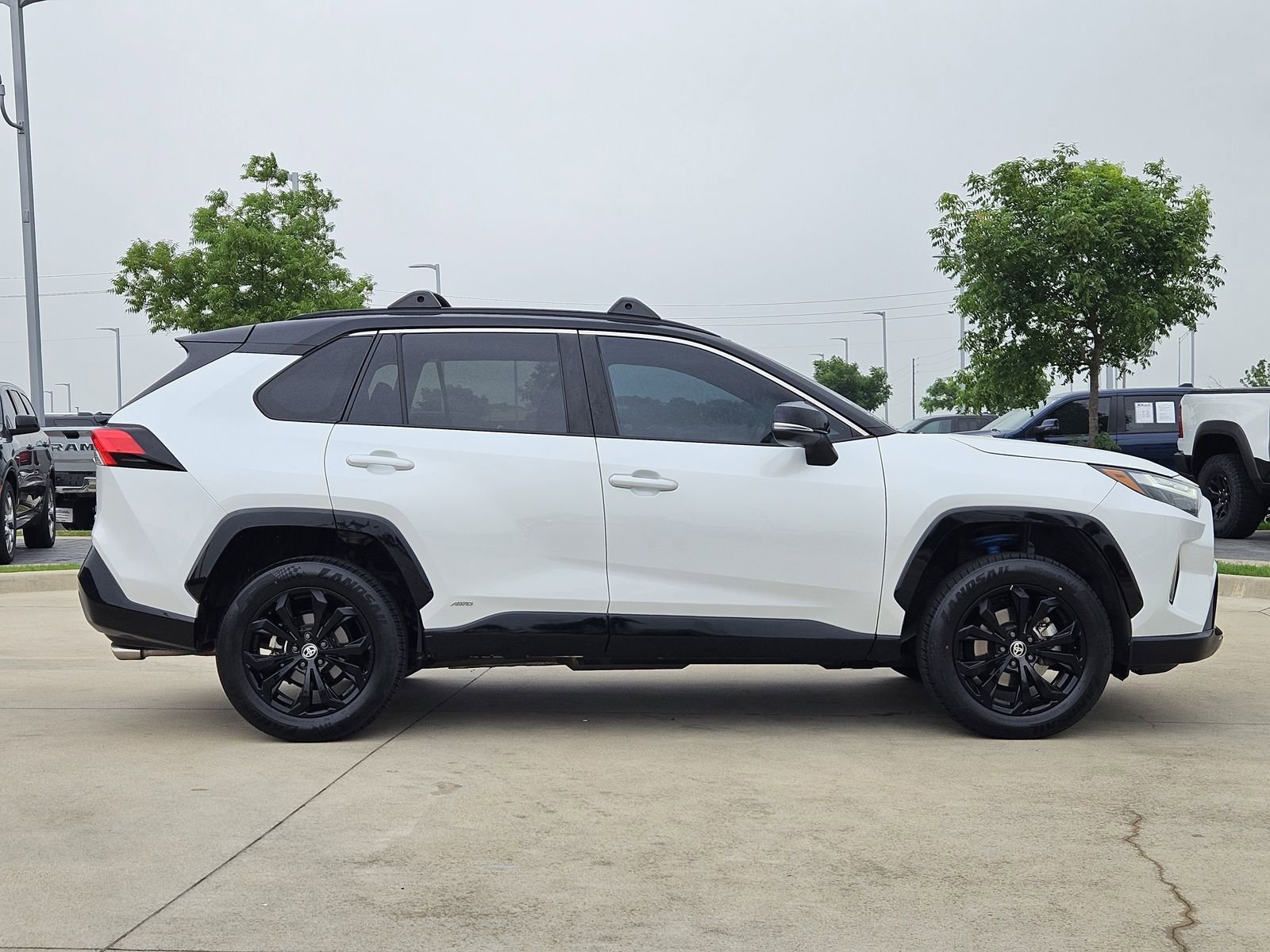 Used 2023 Toyota RAV4 XSE AWD/4WD image 7