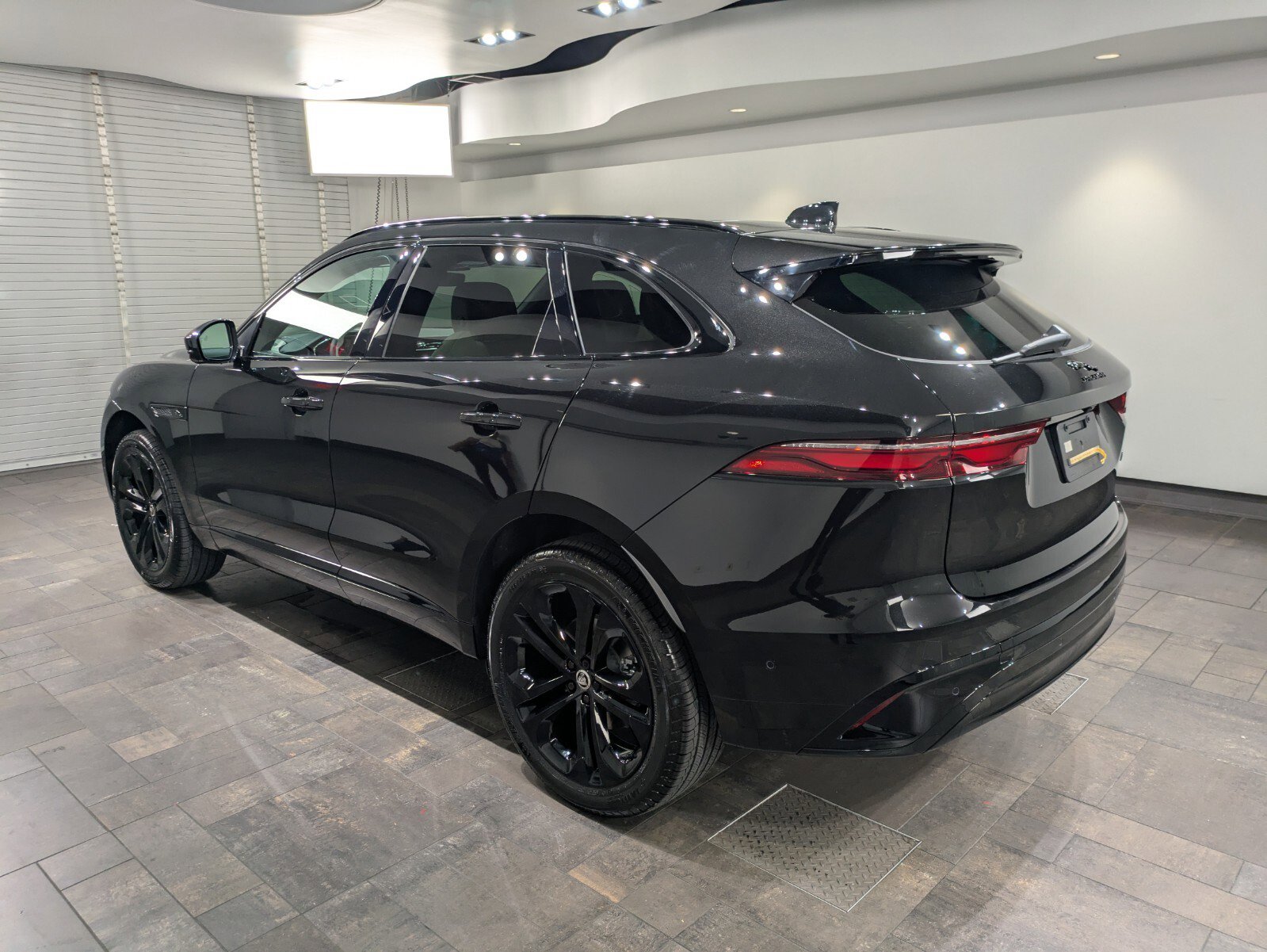New 2026 Jaguar F-PACE R-Dynamic S image 4