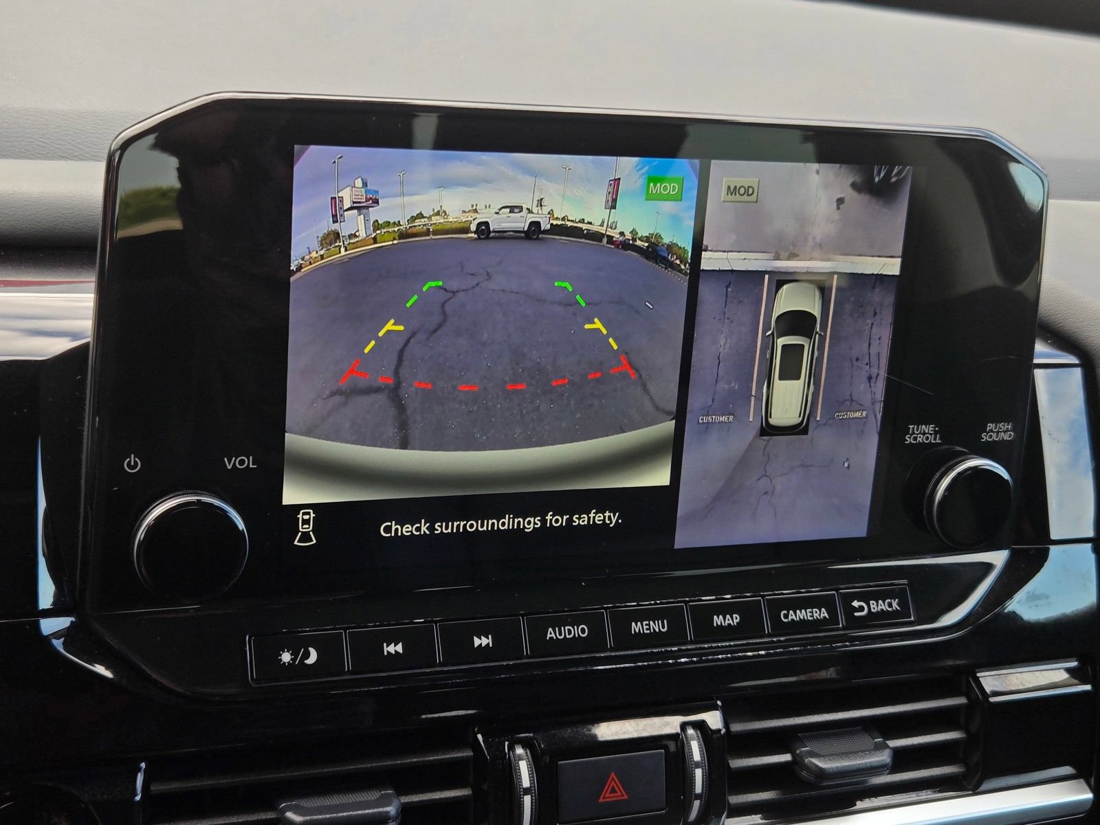 Used 2025 Nissan Pathfinder SL FWD image 14
