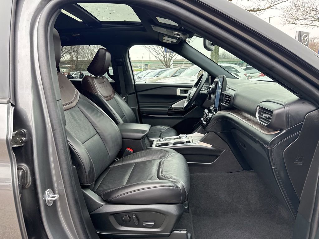 Used 2023 Ford Explorer Platinum w/ Technology Package image 33