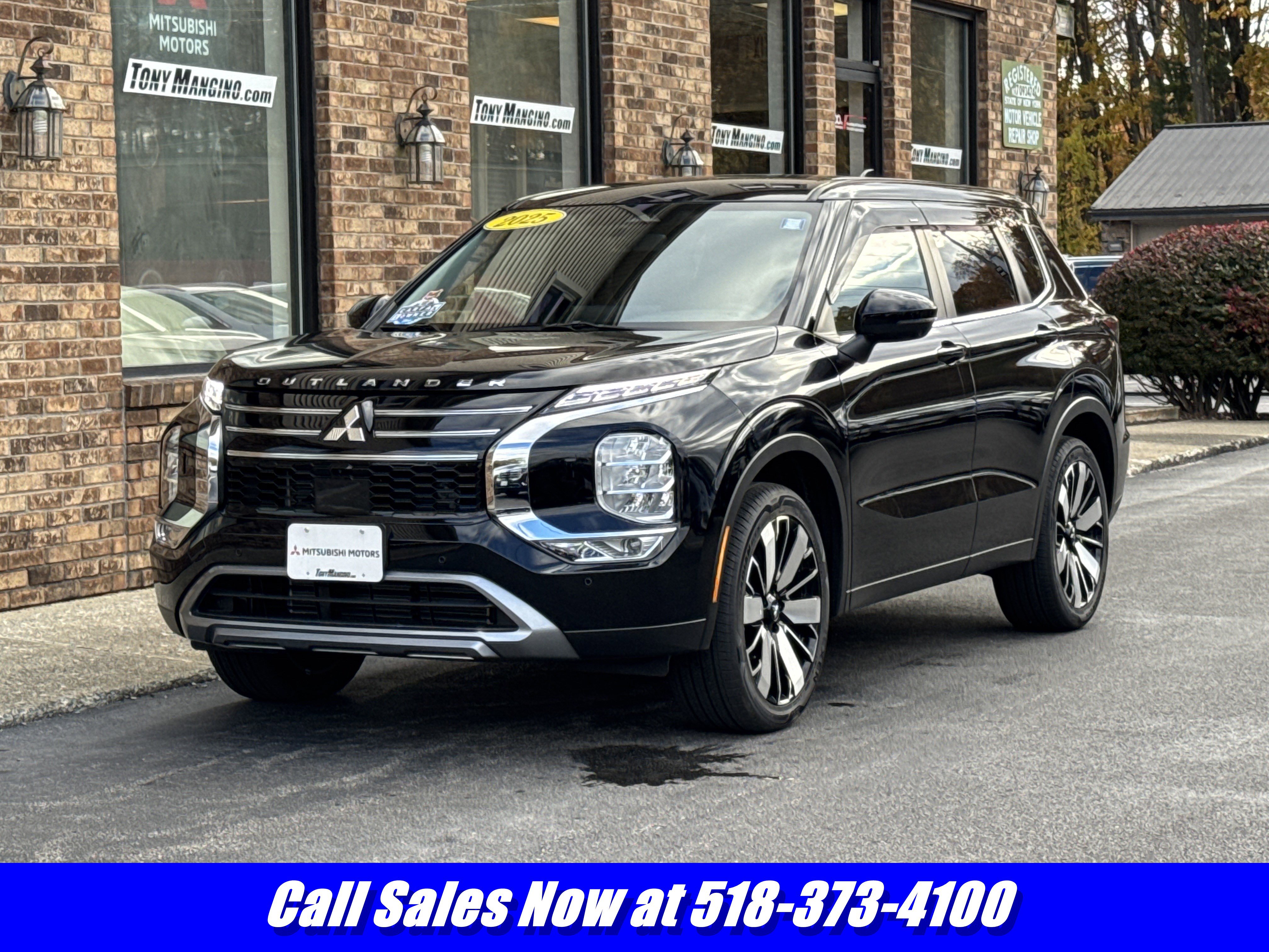 Used 2025 Mitsubishi Outlander SE AWD/4WD image 1