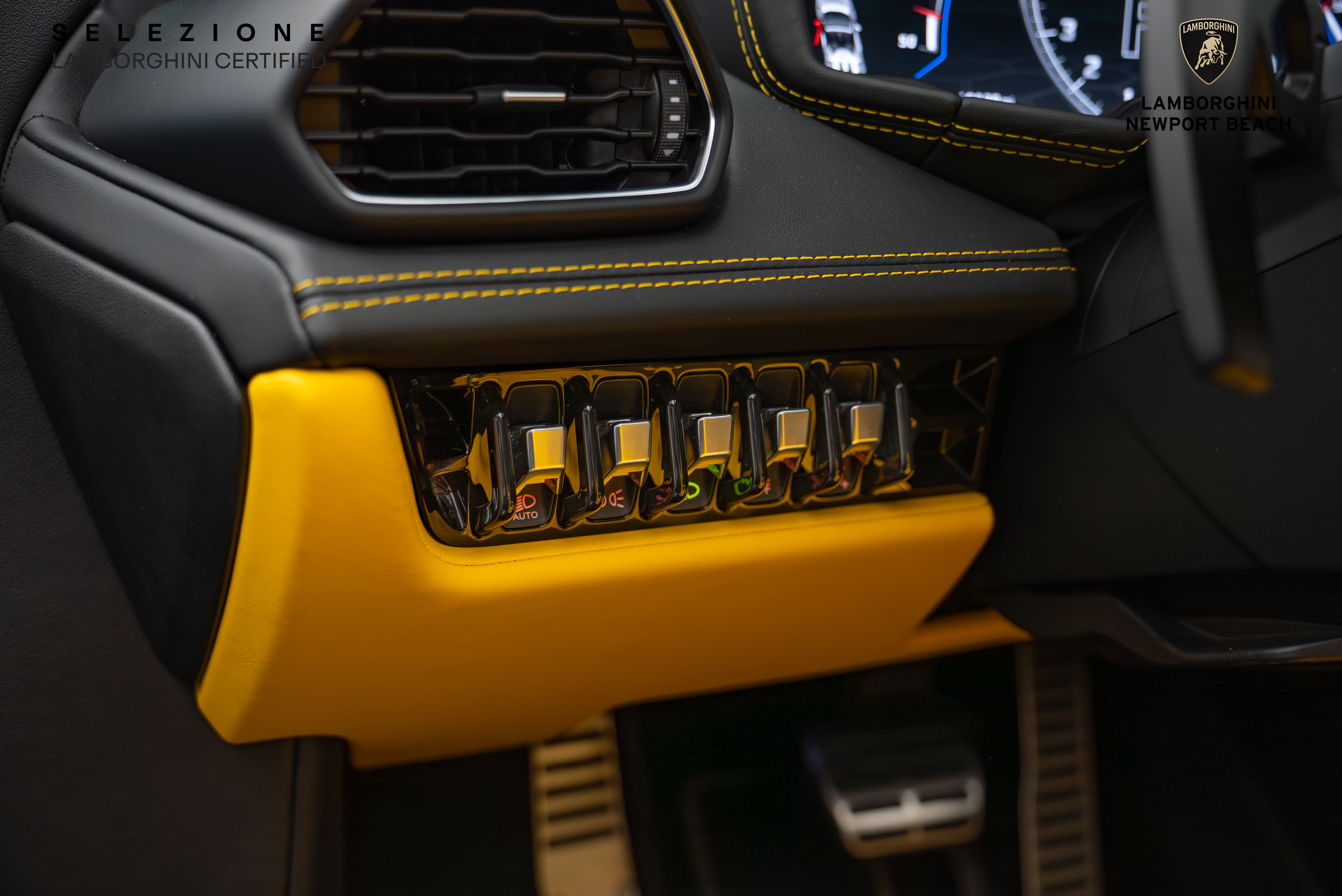 Used 2020 Lamborghini Huracan EVO image 26