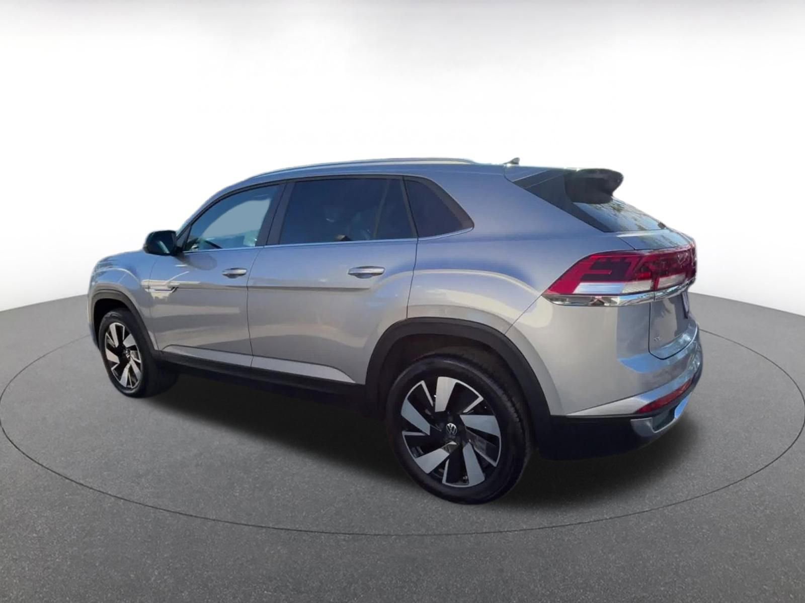 Used 2025 Volkswagen Atlas Cross Sport SE image 10