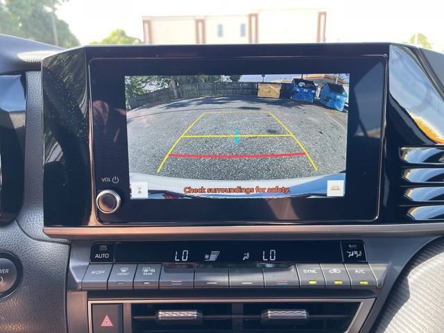 Used 2025 Toyota Camry SE FWD image 19