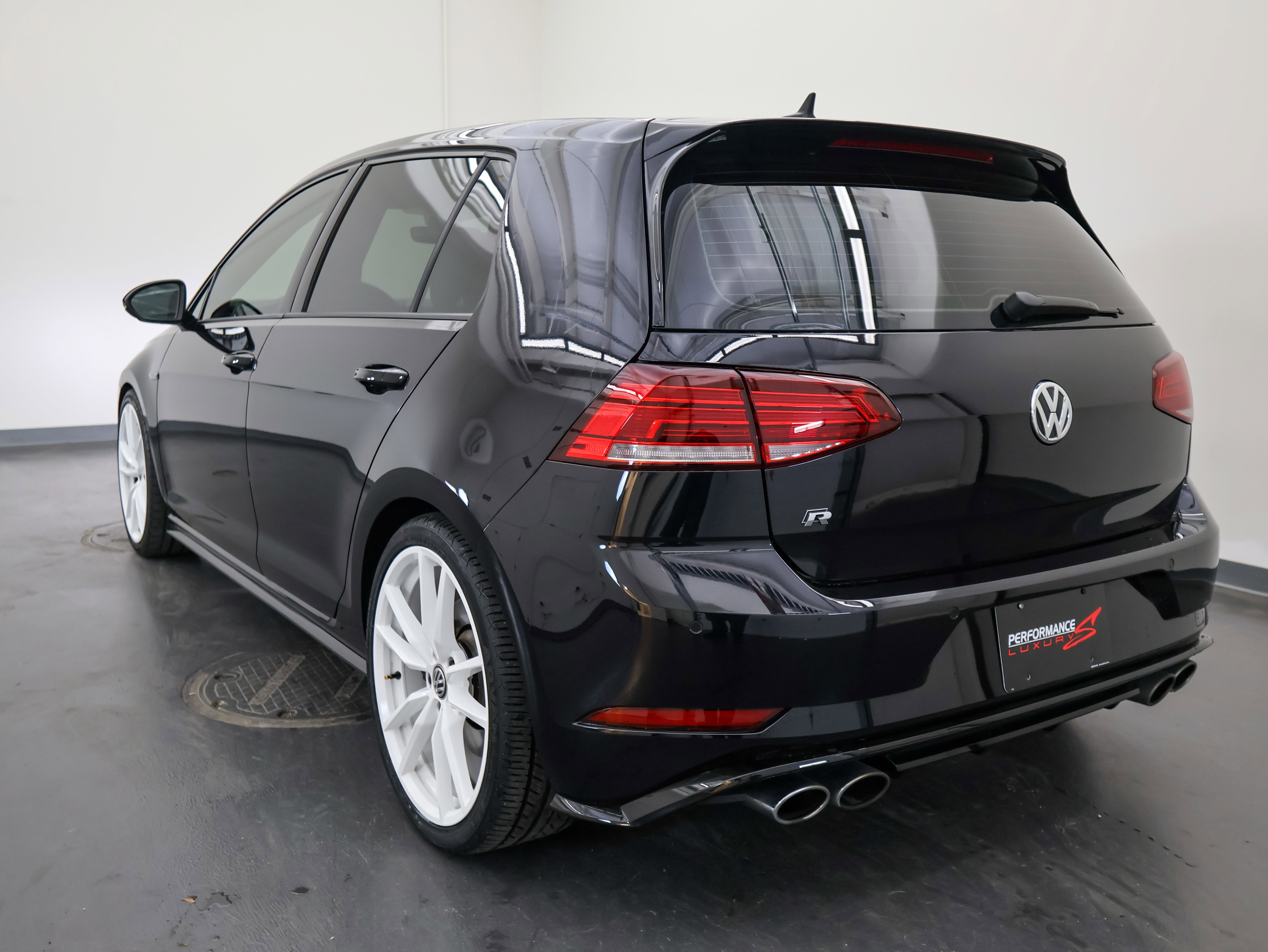 Used 2019 Volkswagen Golf R 4-Door image 5