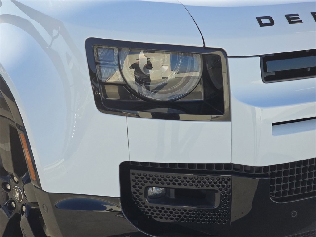 Certified 2023 Land Rover Defender 130 X-Dynamic SE image 33