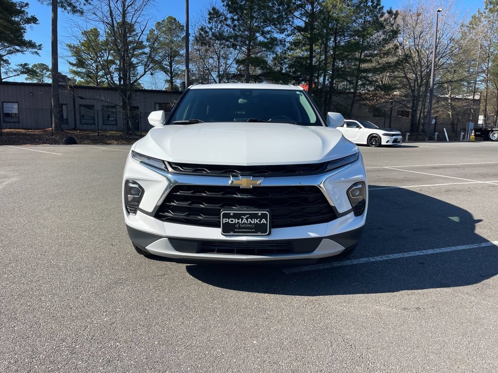 Used 2025 Chevrolet Blazer LT AWD/4WD image 3