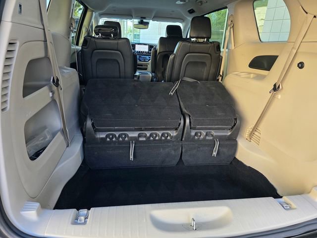Used 2023 Chrysler Pacifica Touring-L image 17