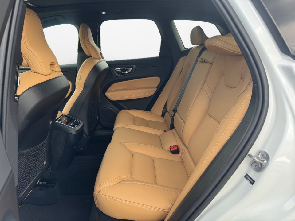 Certified 2024 Volvo XC60 B5 Ultimate AWD/4WD image 13